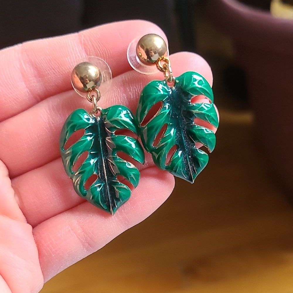 Brand New Cute Stylish Aldo Monstera Leaf With Gold Earrings